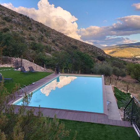 Al Casolare Hotel Ofena Exterior photo